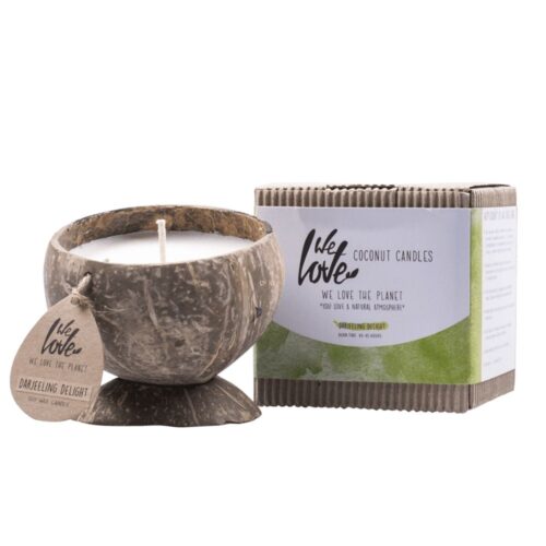 Sójová svíčka v kokosovém ořechu Darjeeling Delight 190 g We Love the Planet